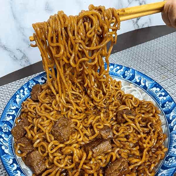خرید و قیمت نودل گوشت؛ ترکیبی از راحتی و لذت در هر لقمه 75 گرمی + فروش عمده